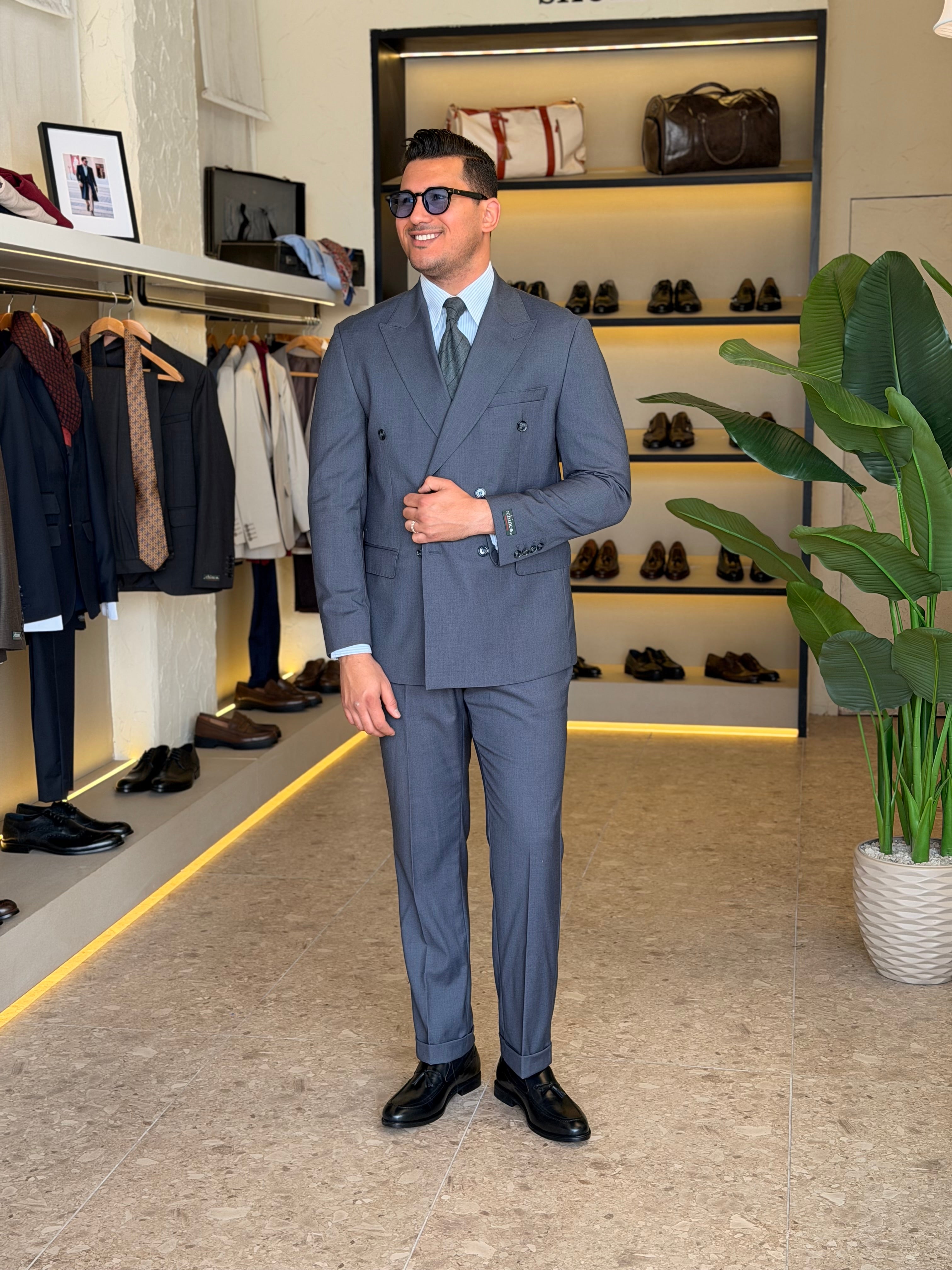 Double breasted suit - Gray