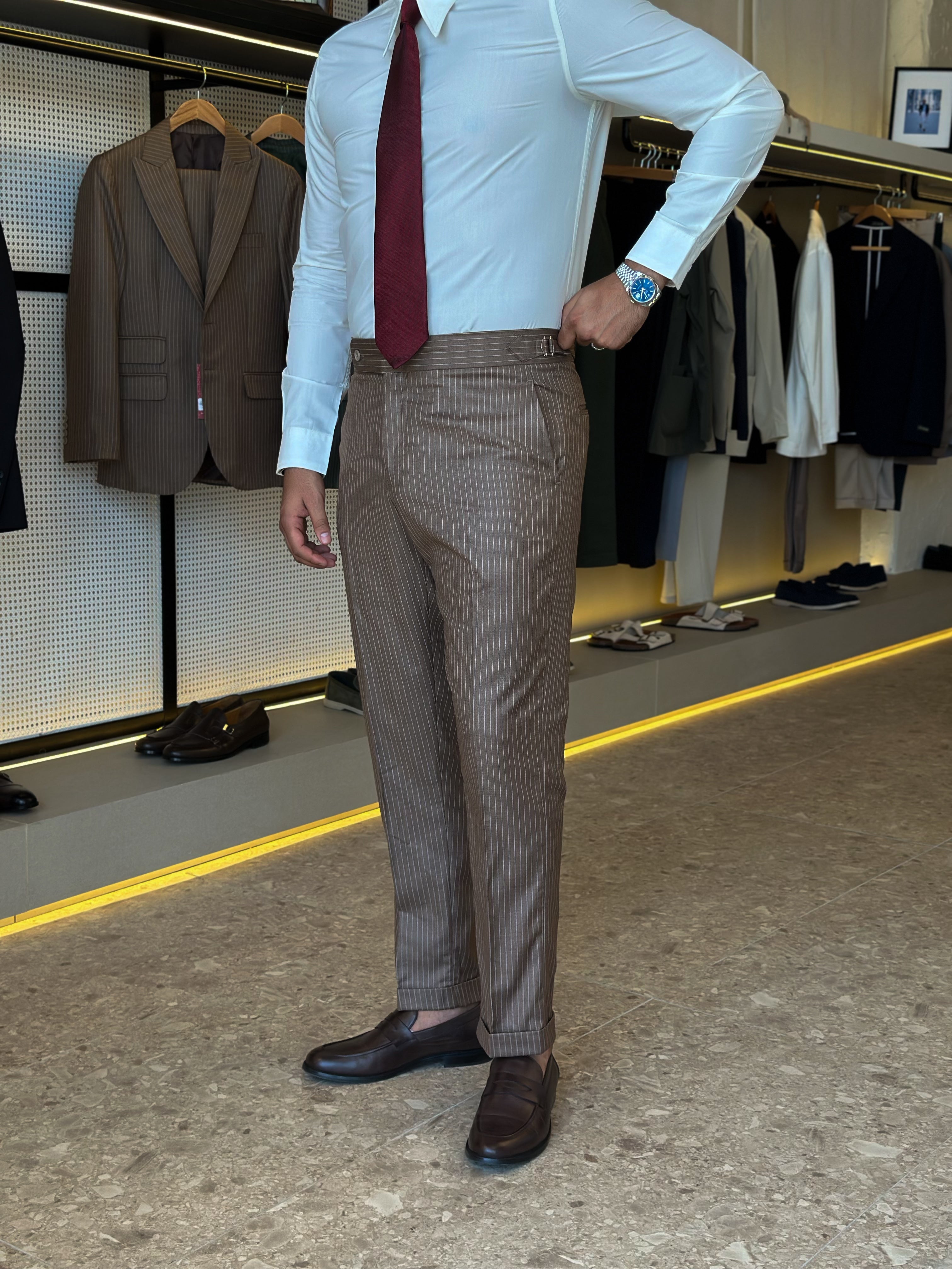 Slim fit suit with two pockets - Brown striped
