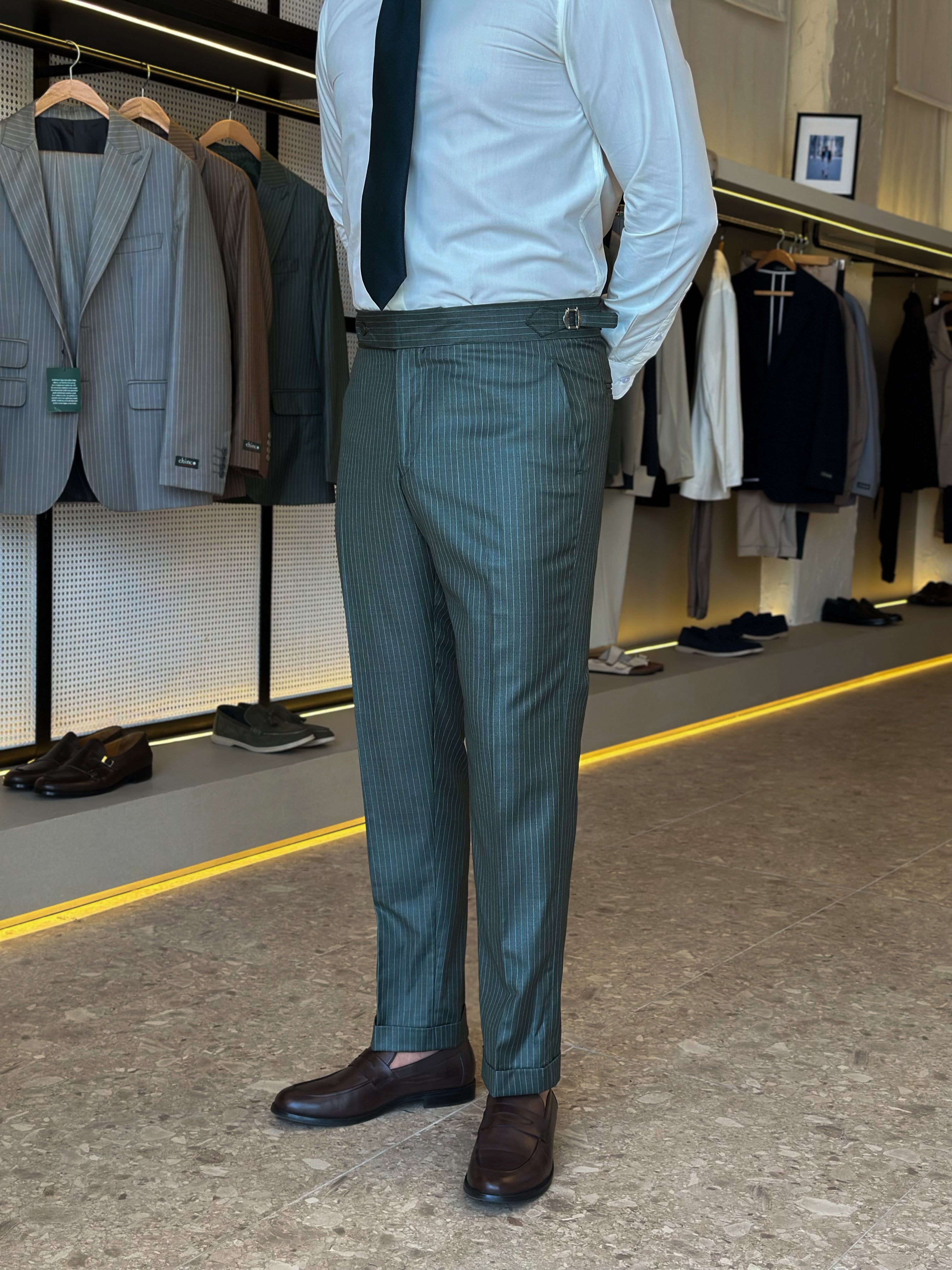 Slim fit suit with two pockets - Olive striped