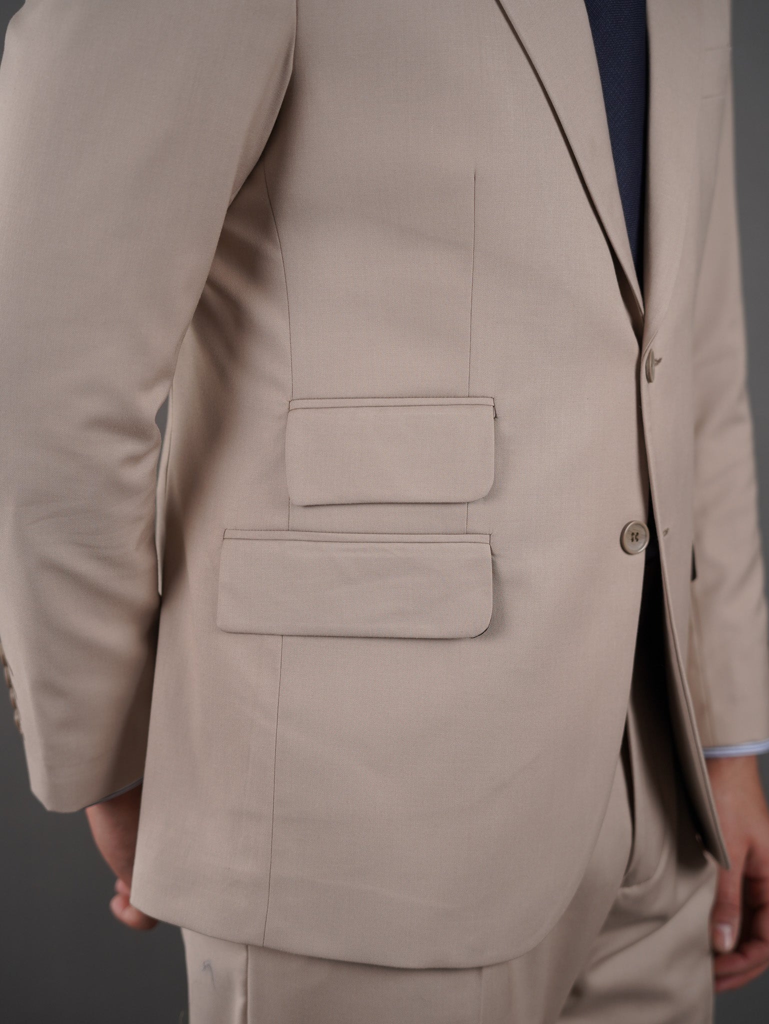 "Slim fit suit with two pockets - BEIGE