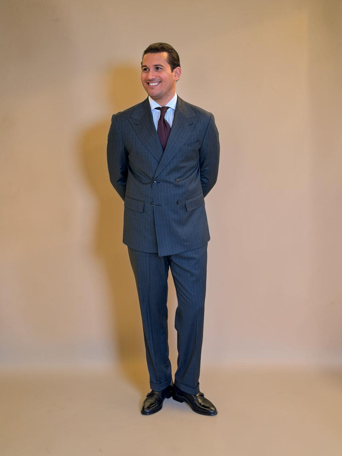 Pinstripe Double-Breasted suit - Dark gray