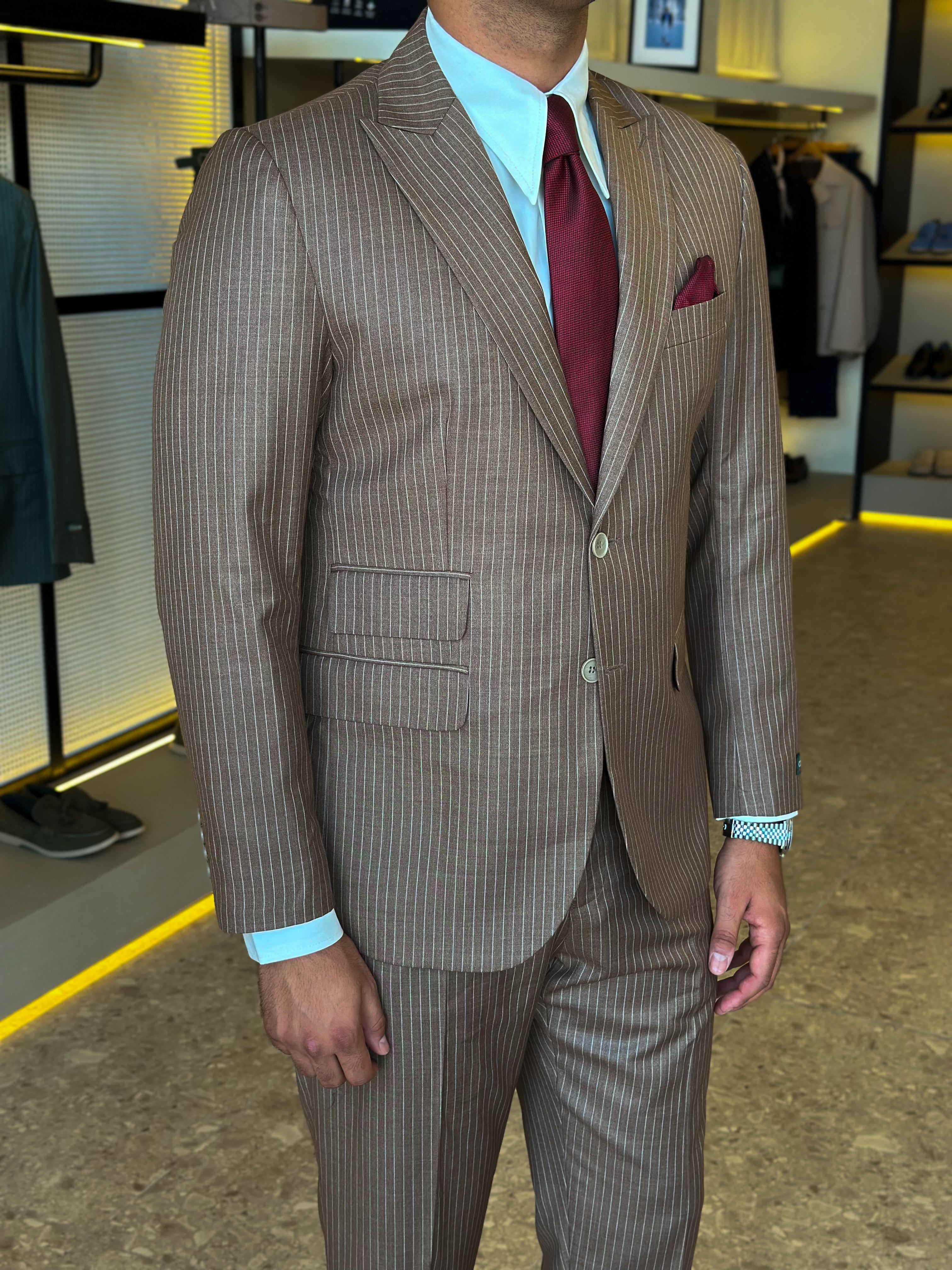 Slim fit suit with two pockets - Brown striped