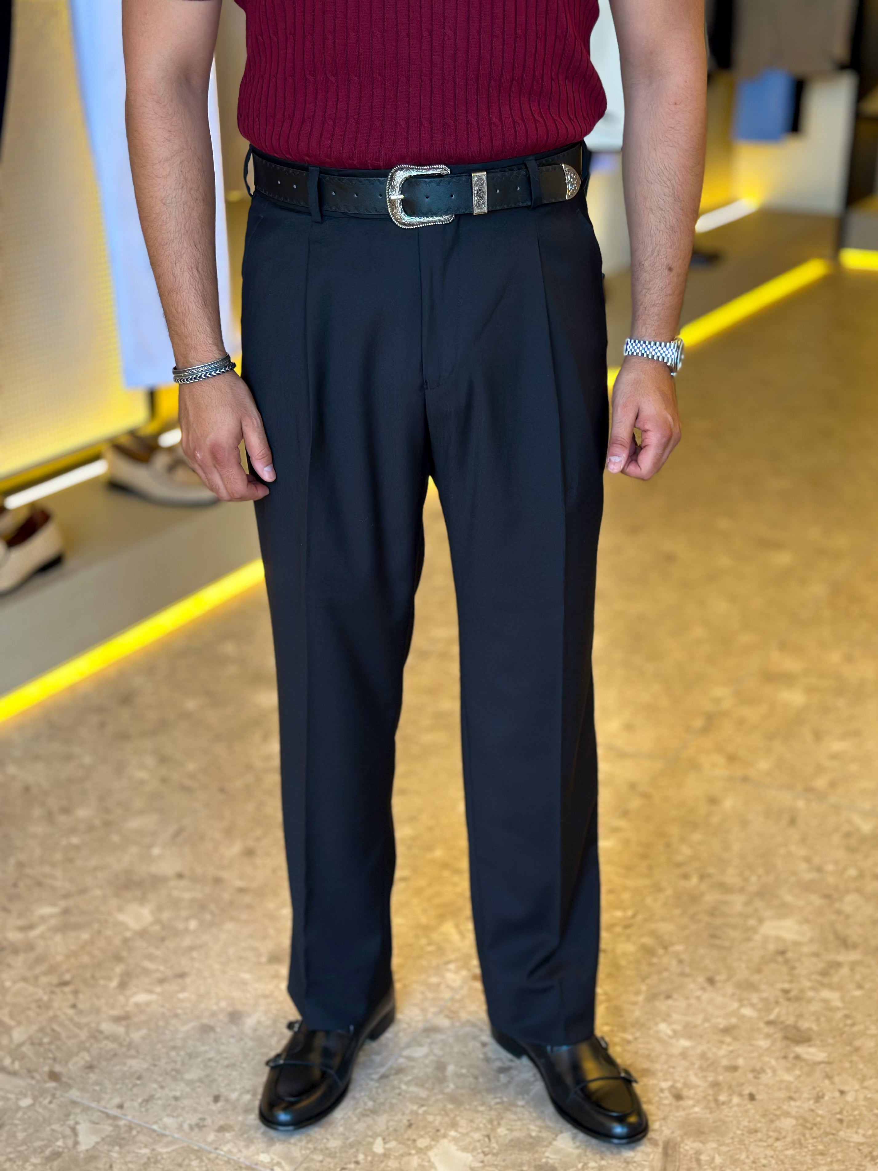 Relaxed fit trousers - black